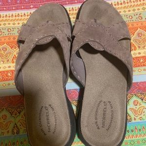 Women’s flip flops.